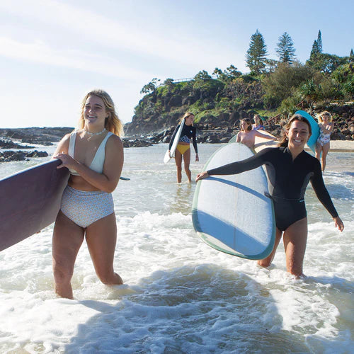 WATCH: Girls day at Snapper Rocks